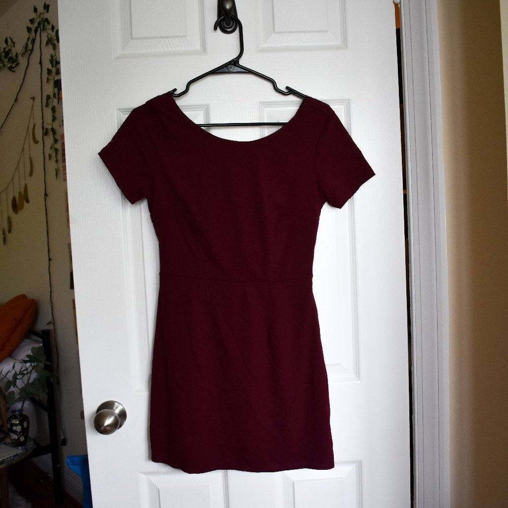Tobi Maroon Red Short Sleeve Dress with Wrap Back
